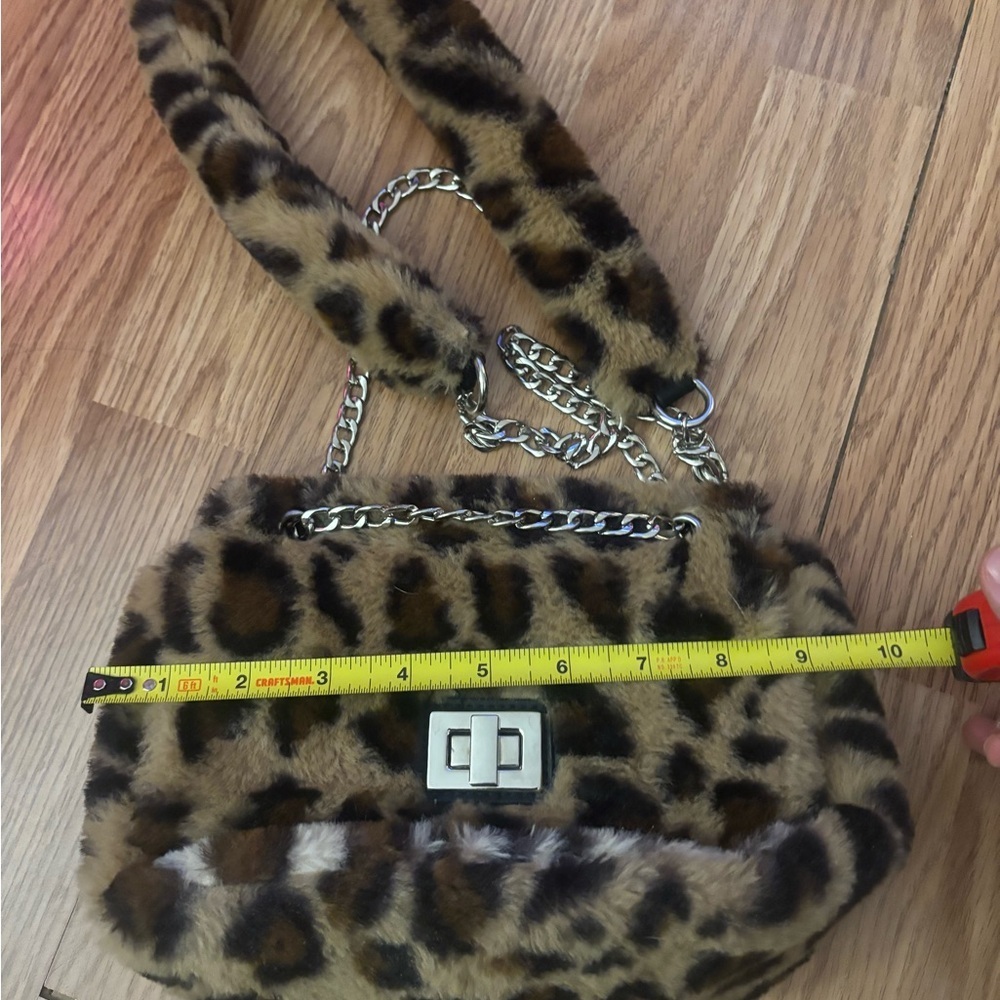 Leopard Print Faux Fur Crossbody Bag - Picture 4 of 5